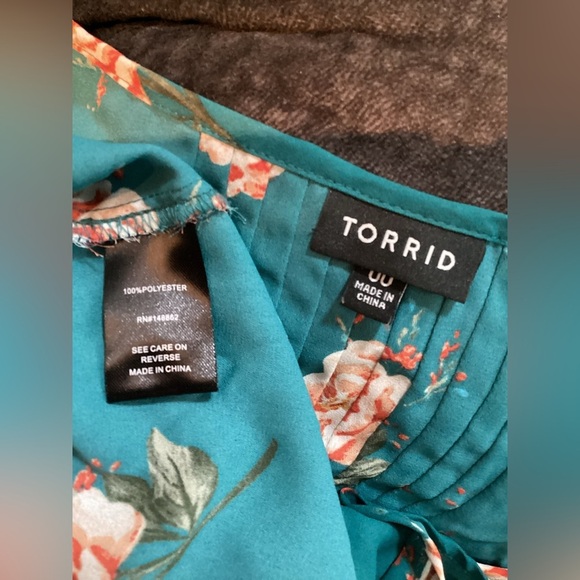 Torrid flutter sleeve scoop neck with pleats Woman’s size 00 M/L 10 - Picture 11 of 11